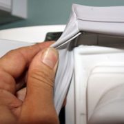 چگونگی تعمیرات و نگه داری نوار و یا واشر دور در یخچال